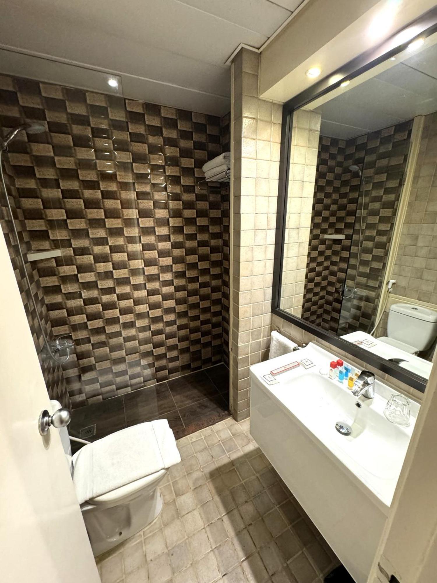 Duroy Hotel By Beverly Beirut Bagian luar foto