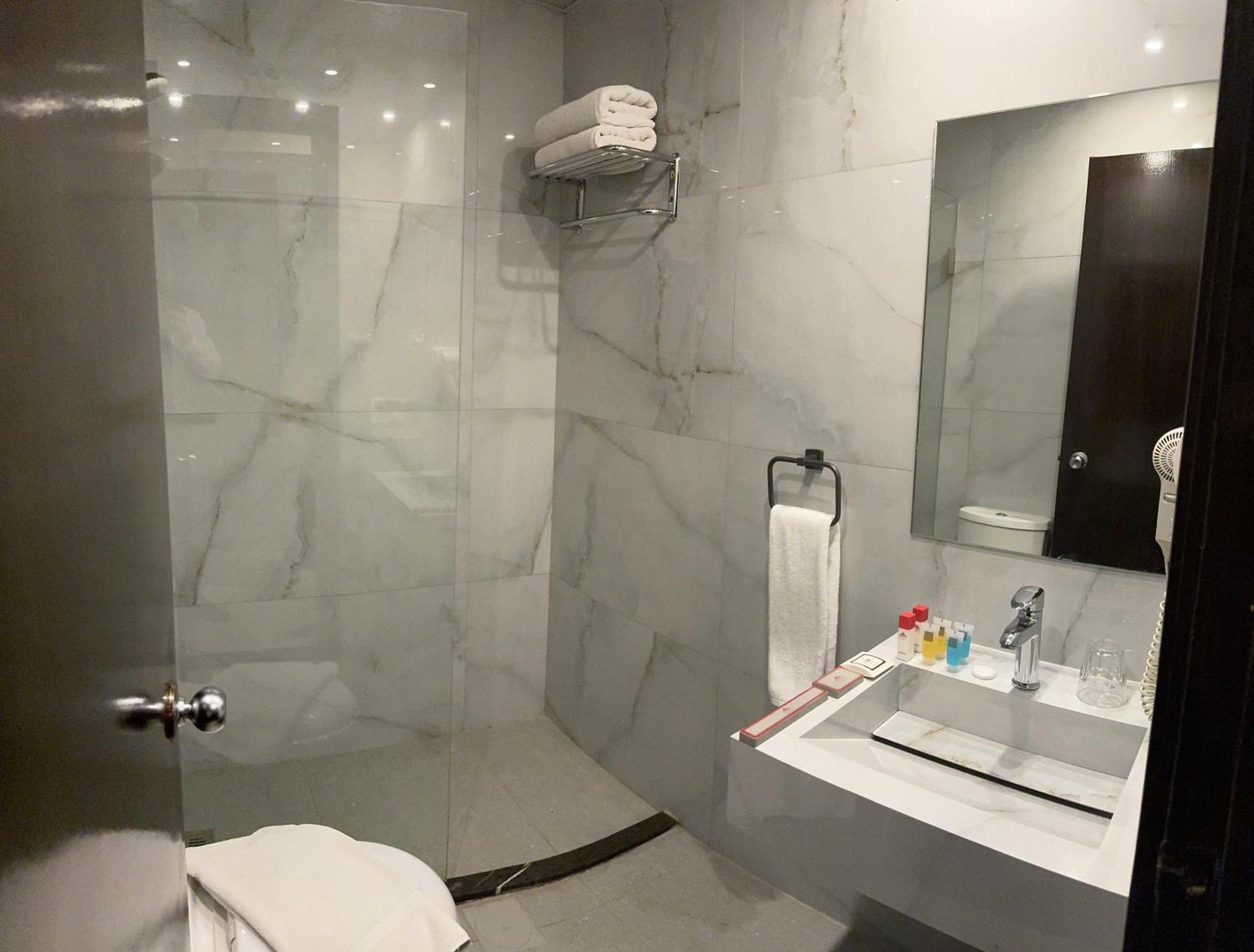 Duroy Hotel By Beverly Beirut Bagian luar foto